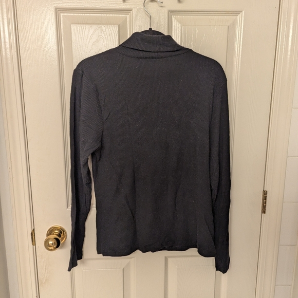 Old Navy Slim Fit Rib-Knit Long-sleeved Turtleneck T-shirt - Picture 2 of 4